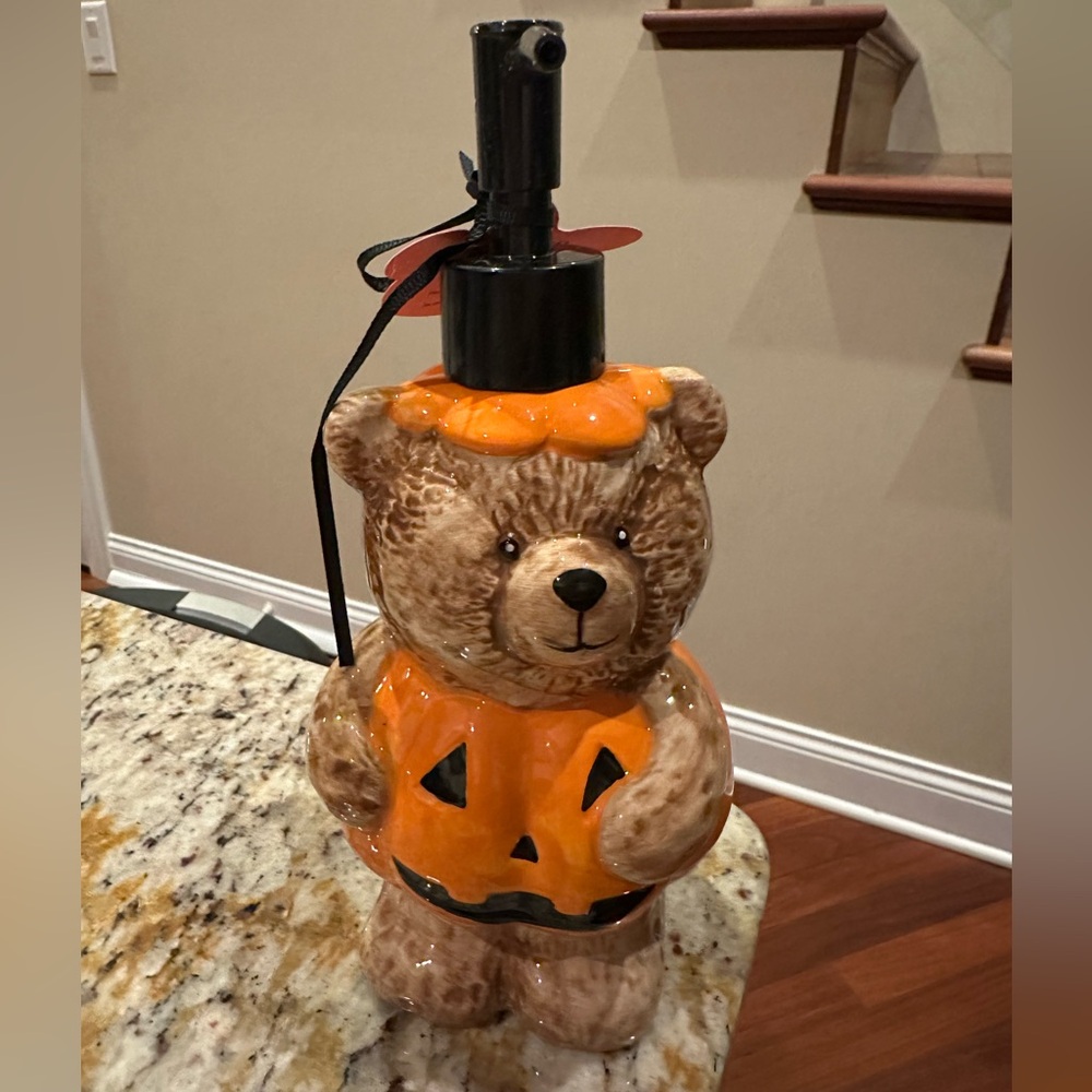 NWT Creepy Critters Pumpkin Bear Halloween Hand Soap Dispenser